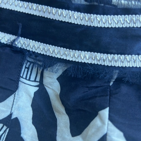Lily Pulitzer Navy and light blue patterned skirt size 4 - Picture 7 of 7